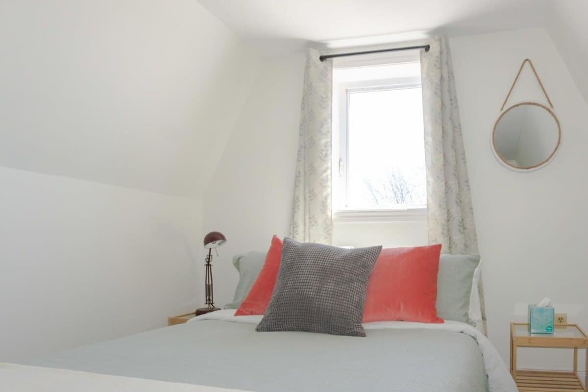 Amazing Location In Saint John 2 Bedroom Modern Parking New Exterior photo