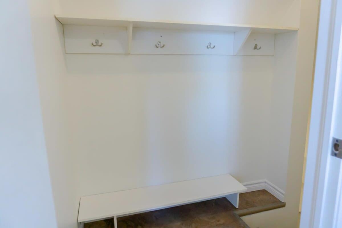 Amazing Location In Saint John 2 Bedroom Modern Parking New Exterior photo