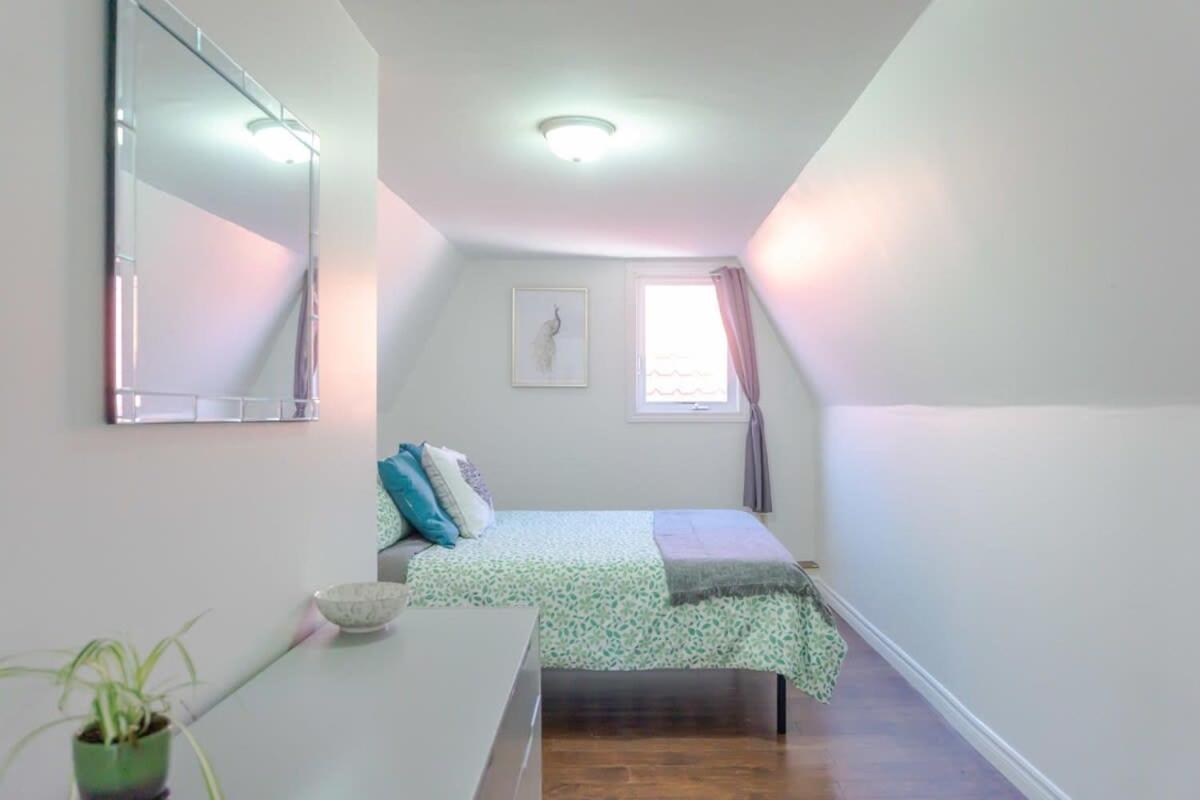 Amazing Location In Saint John 2 Bedroom Modern Parking New Exterior photo